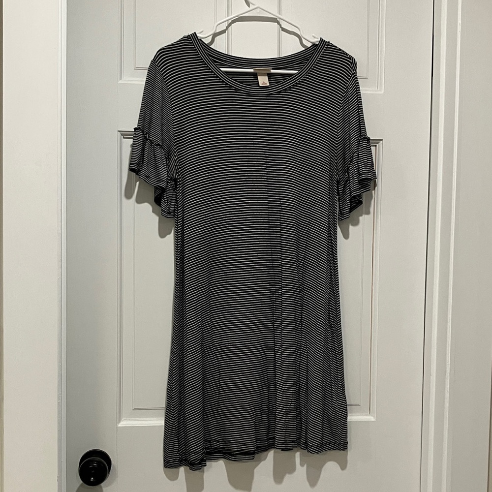 Mossimo Supply Co. Black & White Striped Ruffle Sleeve Maternity-Friendly Dress